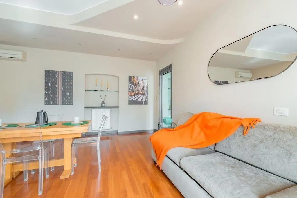 Loft Sterlizia, By R Collection Apartment Milano 0*,  Italia